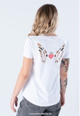 Camiseta con alas en la espalda